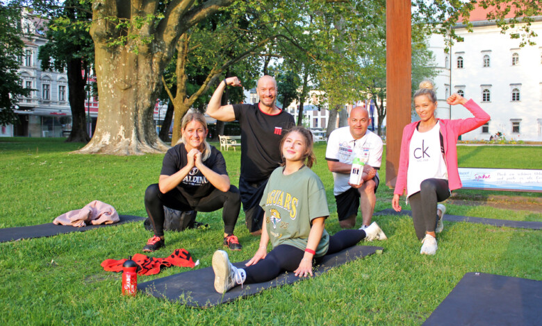 Im Stadtpark finden im Sommer wöchentlich kostenlose Fitness-Gruppenkurse statt